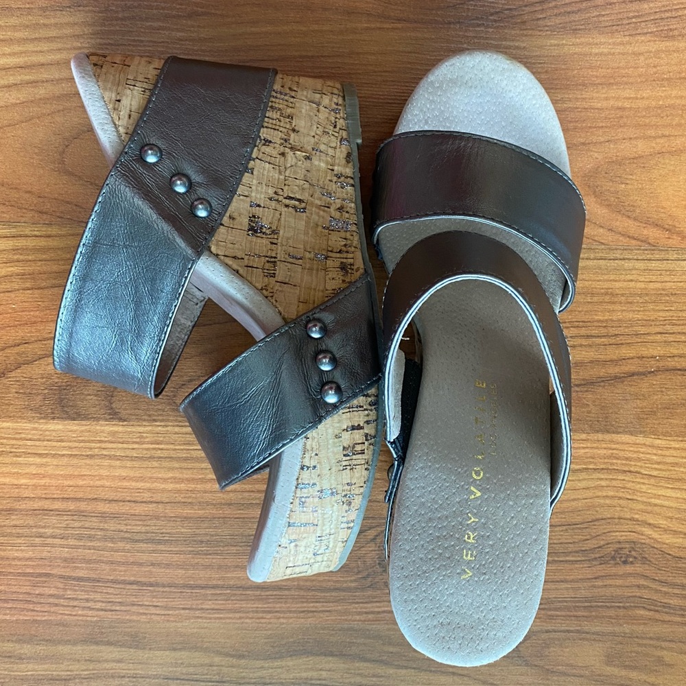 VERY VOLATILE pewter sandal wedges Women’s Size 8